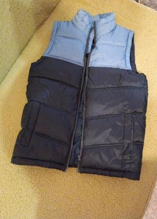 Отличная жилетка на мальчика р. s in extenso