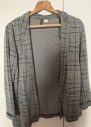 Продам осінній подовжений піджак від divided