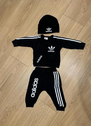 Спортивний костюм adidas