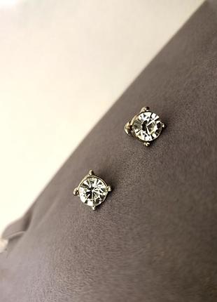 Сережки із круглими кристалами. білий метал.