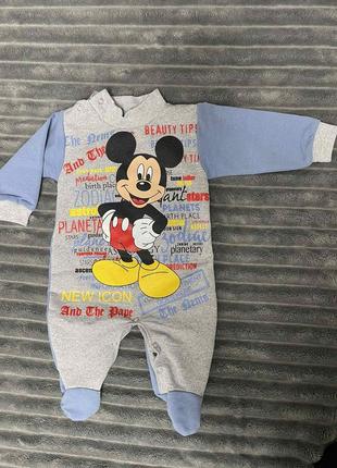Теплый, яркий человечек (ромпер, комбинезон) с красивым рисунком микки маус, на 3-4 мес.