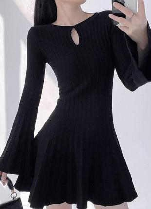 Сукня із щільного трикотажа за приємною ціною . неймовірно крута сукня .