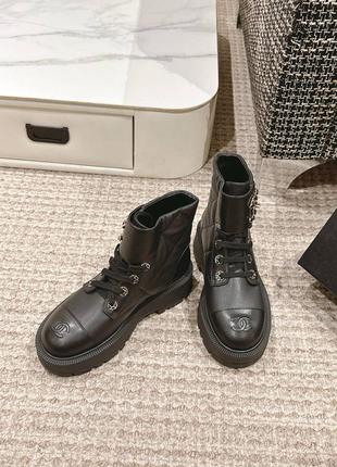 Ботинки в стилі chanel