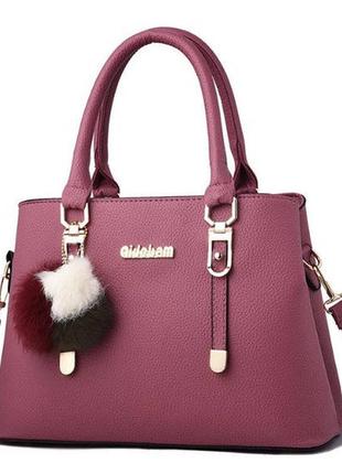 Модная женская сумка с меховым брелоком розовый2 фото