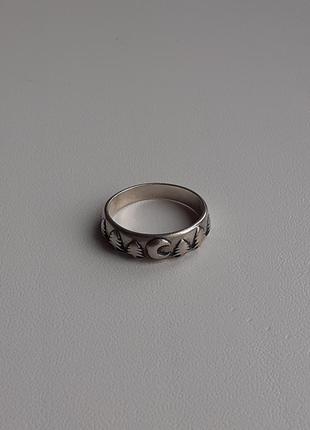 Серебряное кольцо