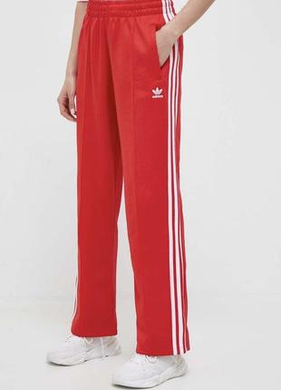 Спортивные штаны adidas
