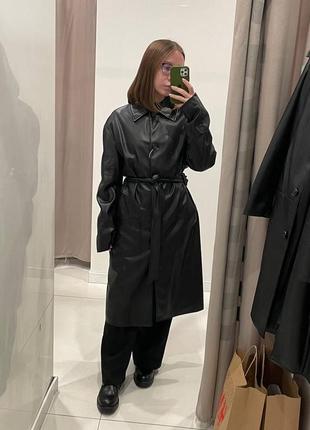 Тренч з еко-шкіри bershka