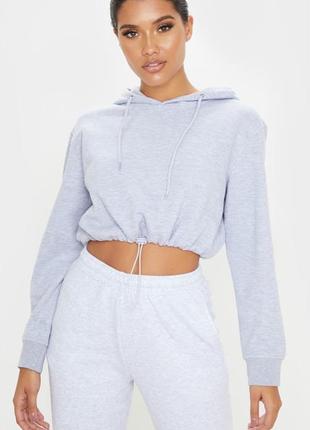 Сіре укорочене худі prettylittlething