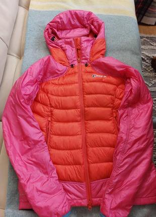 Жіноча легка пухова куртка berghaus hydroponics 700 рожева червана демісезонна жвноча куртка з капюшоном4 фото