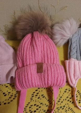Продам лот шапок для дівчинки.