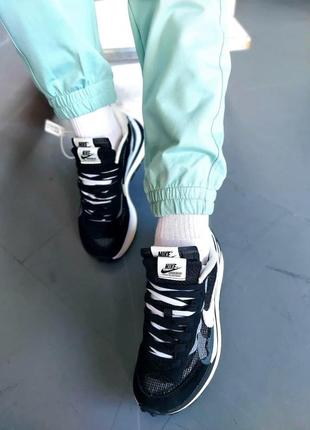 Мужские кроссовки nike vaporwaffle x sacai black white8 фото