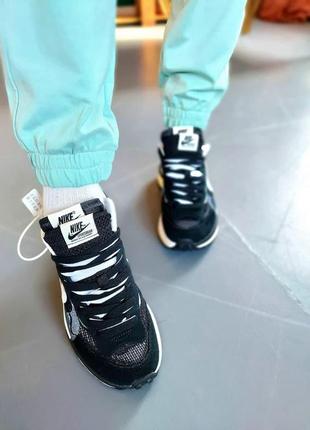 Мужские кроссовки nike vaporwaffle x sacai black white10 фото