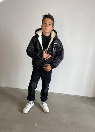 Демисезонная короткая стеганая куртка с подкладкой на меху