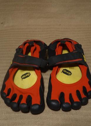 Легчайшие фирменные ярко красные кроссовки vibram fivefingers sprint athletics  46 р.( 30/30,5 см.)
