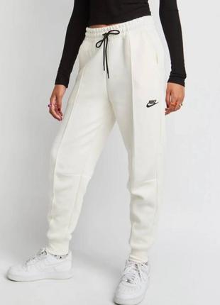 Жіночі штани nike tech fleece оригінал зі свіжих колекцій.