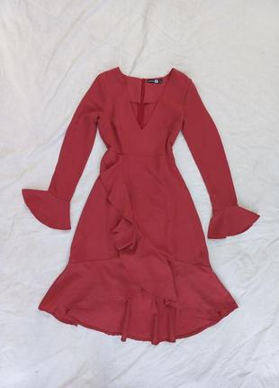 Платье миди с рюшами boohoo