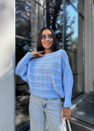 В'язаний жіночий светр із красивим в'язкопиком