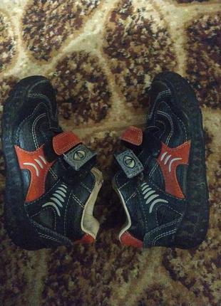 Взуття дитяче черевики осінь 27 розмір динозаврові сліди для хлопчика