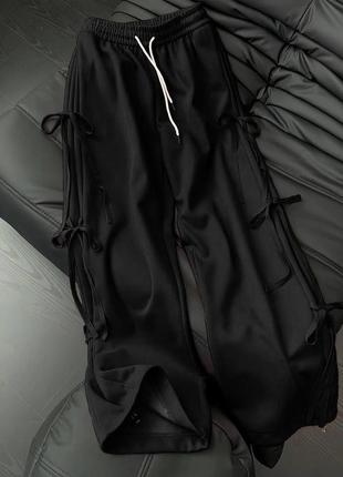 Трендовые спортивные штаны