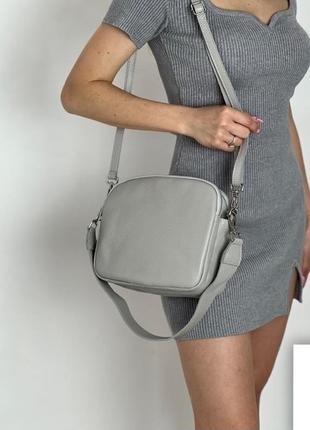 Біла шкіряна сумка жіноча італійська крос-боді 22 см