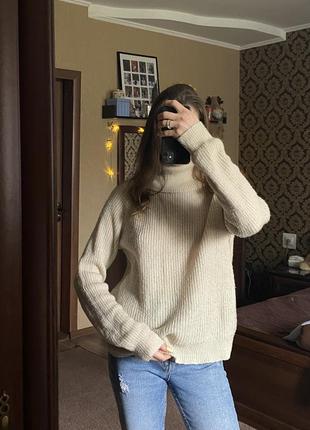 Бежевий вʼязаний светр