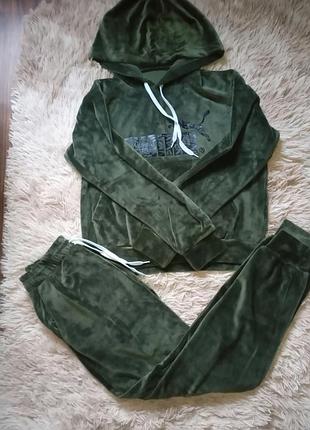 Женский велюровый костюм