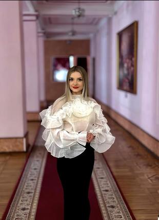 Блуза с воланами