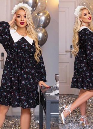 Женское платье с белым воротником