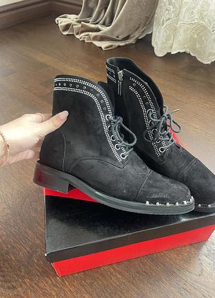 Ботинки черные