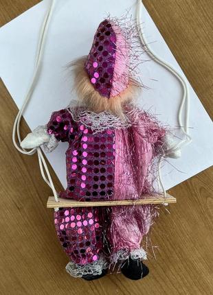 Коллекционный клоун на скалы качели в розовом, декор на стену