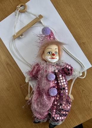 Коллекционный клоун на скалы качели в розовом, декор на стену