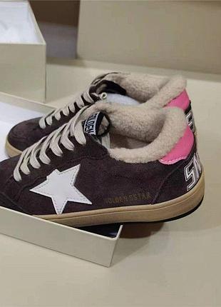 Коричневые трендовые кеды в стиле golden goose