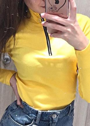 Женская желтая водолазка