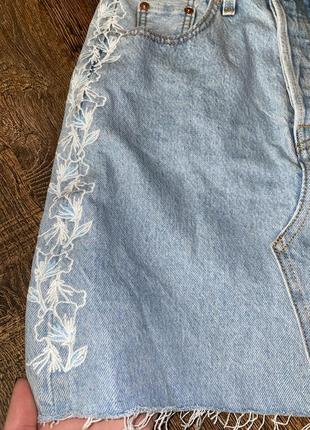 Голуба джинсова спілниця з вишивкою нова джинсова юбка levi’s светло-голубая юбка с вышивкой джинсовая юбка2 фото
