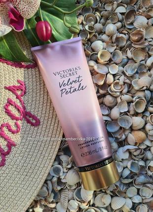 Парфюмированный лосьон для тела velvet petals victoria's secret