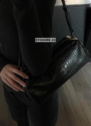 Чорна сумка багет на плече zara