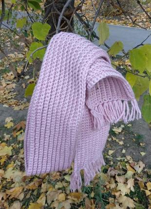 Теплий в'язаний довгий шарф ніжно-рожевого кольору. ручна робота.