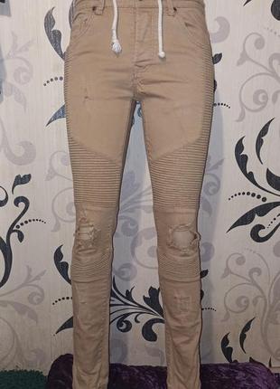 Стильные джинсы