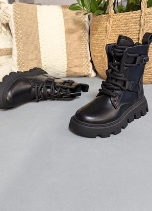 Зимові черевики для дівчинки