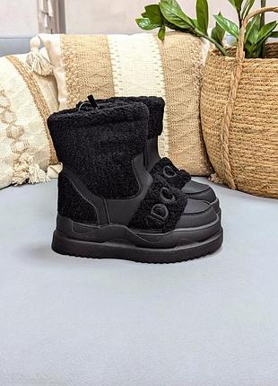 Зимові черевики для дівчинки