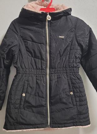 Зимняя курточка удлинега куртка пальто на девочку dkny примерно 6-9 лет (бирка отсутствует)
