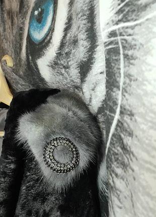 Шуба из натурального мутона с голубой серебряной норкой леопард