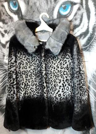 Шуба из натурального мутона с голубой серебряной норкой леопард
