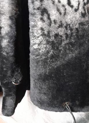 Шуба из натурального мутона с голубой серебряной норкой леопард