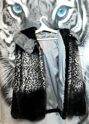 Шуба из натурального мутона с голубой серебряной норкой леопард