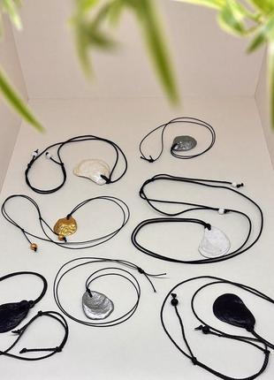 Украшение из натуральных ракушек