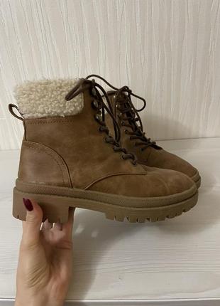 Осенние коричневые ботинки с мехом 39 размер