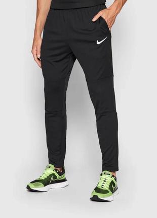 Чоловічі чорні спортивні штани від nike  розмір l спортивные штаны