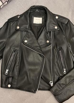 Кожаная куртка bershka