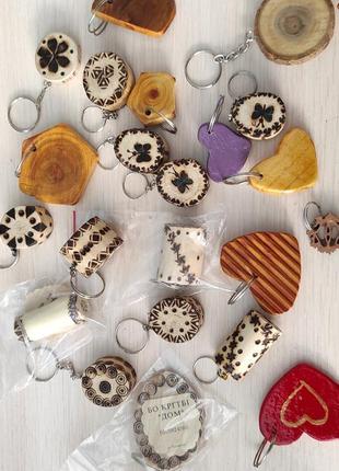 Брелок з деревини